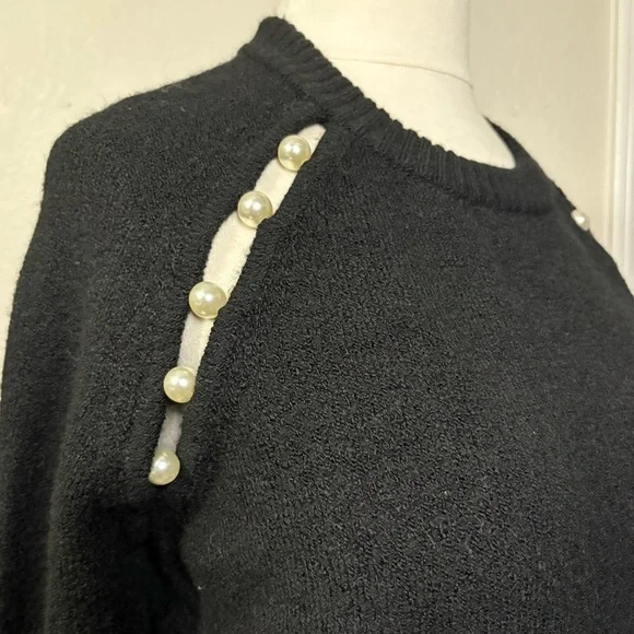 Alice + Olivia Black Jolynn Shoulder SlitRaglan Sleeve with Pearly Buttons.